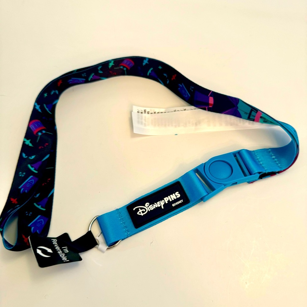 NWT. Disney Reversible Pin Lanyard - Haunted Mansion Hatbox Ghosts.